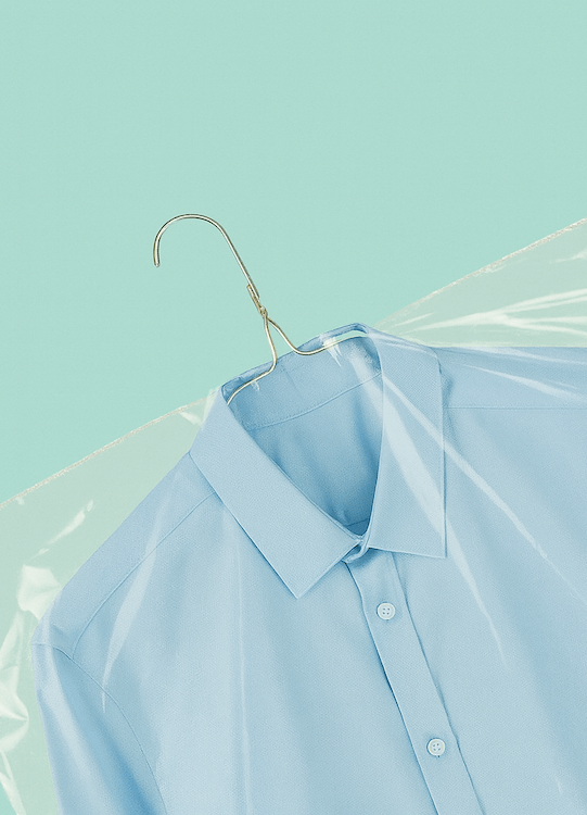 Bolsa (funda) transparente para protección de prendas de ropa en lavanderías o almacenes textiles